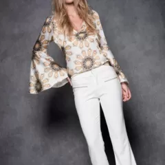 10 Estilos De Blusas Para Combinar Con Pantalones Blancos