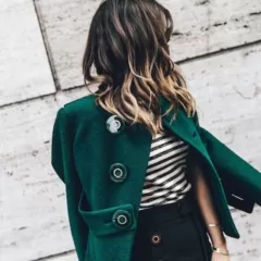 5 Ideas Para Combinar Una Chaqueta Verde En Tu Outfit Femenino.