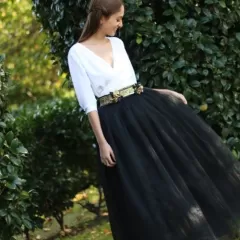 Consejos De Moda: Cómo Lucir Una Falda Negra Larga En Una Boda.