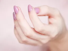 Descubre cómo lucir uñas de color buganvilla con estas 10 manicuras inspiradoras
